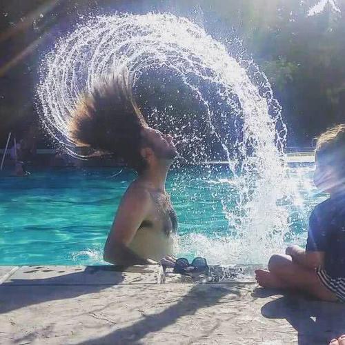 舜网 “最抓狂”的5张图,桥上的看风景,桥下的人在看你,谁在楼上?