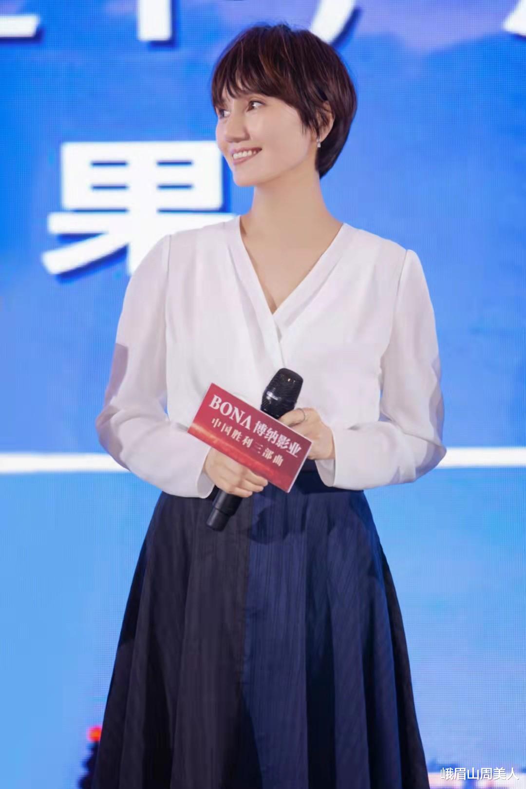 峨眉山周美人|?奔五奔六的女人,穿衣要谨记“要简不要繁”,看完陈数袁泉你就懂了