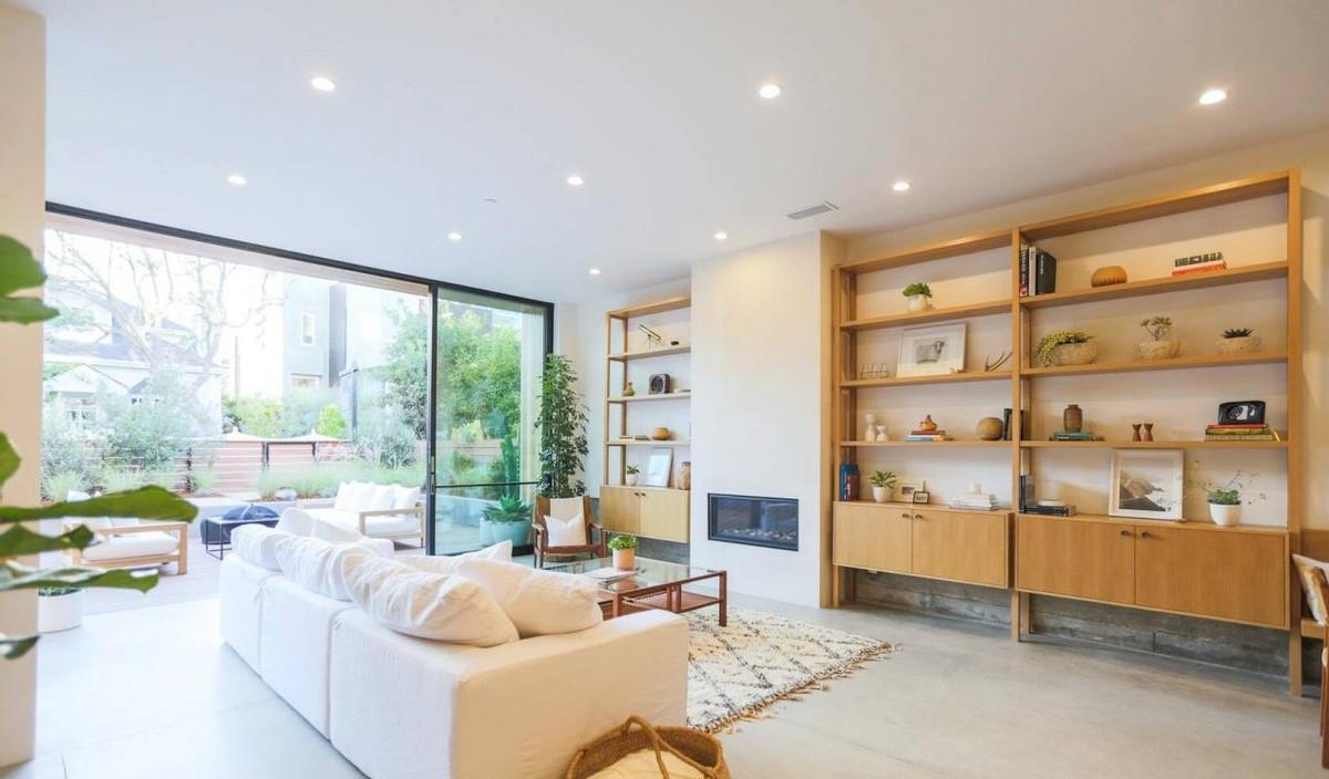 羡慕这套226㎡别墅,门前拥有20平休闲区,屋内装修也是温馨有格调