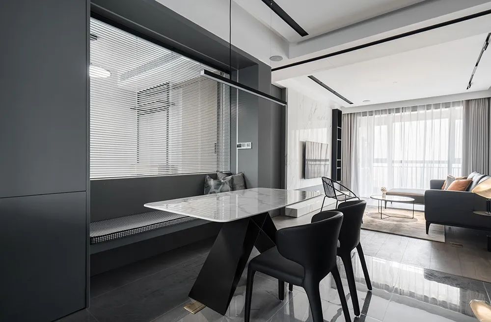 经典黑白灰+LDK一体化，她家完美诠释了什么是极简的魅力！