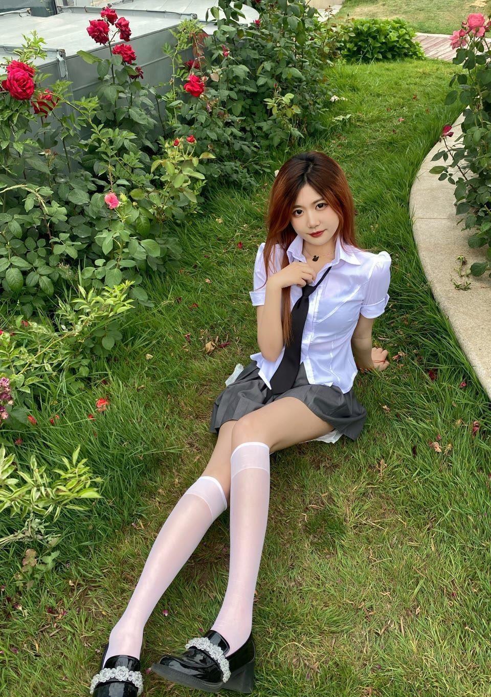 百里守刖|JK制服VS紧身连衣裙到底哪一个更有魅力?