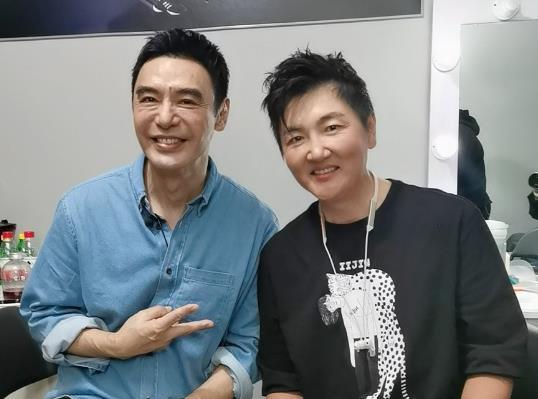 孙楠|51岁孙楠大变样？穿衣打扮走韩范道路，瓜子脸尖下巴太抢镜