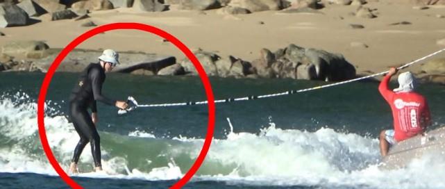 奶球妈咪聊|港媒曝周星驰追求17岁落选港姐,两人约会照曝光,互动甜蜜无代沟