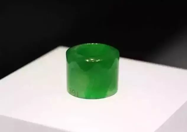 慈禧太后|权倾天下的慈禧毕生没有一件冰种翡翠，大清朝真的没有冰种吗？