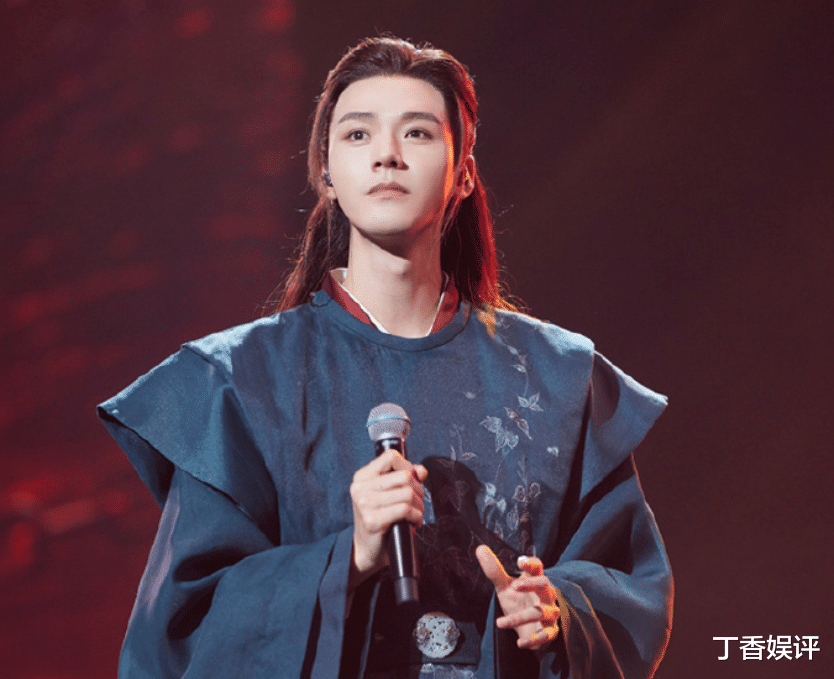 龚俊|龚俊晒女友视角大片，五官精致帅出新高，睡眼惺忪的模样谁扛得住