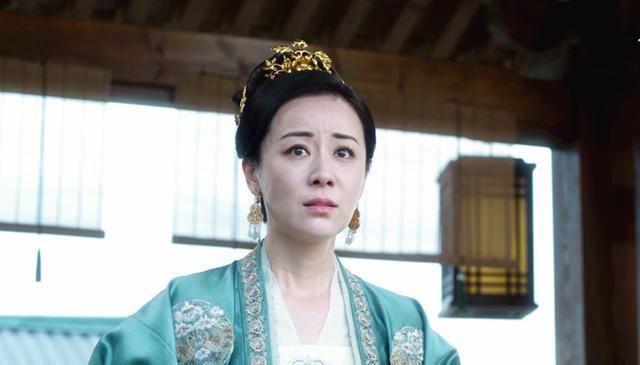 李纯|轩辕青锋母女看成了“姐妹”，是女儿太老气，还是娘太年轻