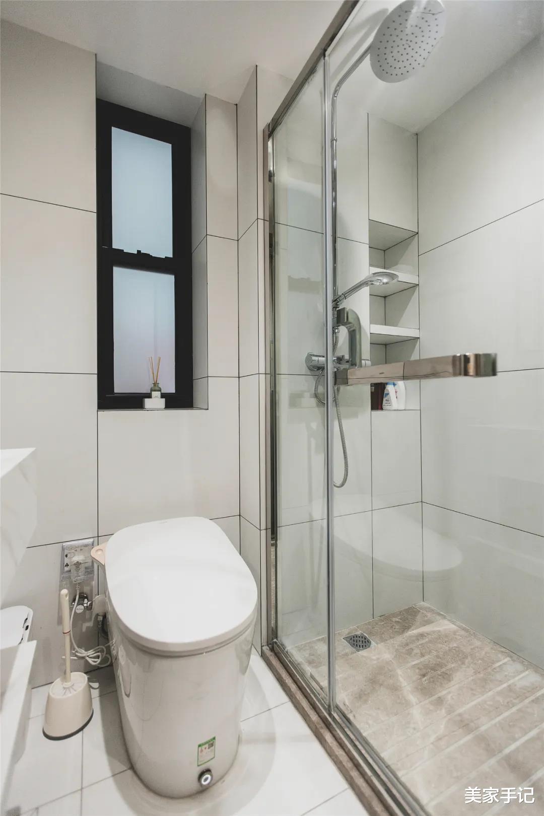 美家手记|深圳夫妇的“穷装”的新房火了,全屋只刷大白墙就很美,太实用了