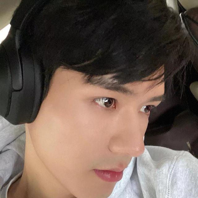 龚俊|饭圈接机文化：龚俊被粉丝围堵寸步难行，发动态内涵“病态现象”