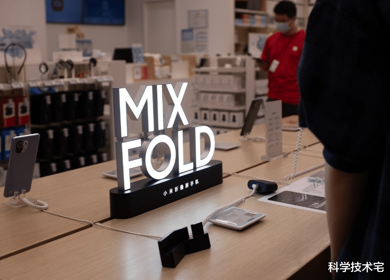 小米科技|小米高管：一半以上小米折叠屏手机用户，上代使用华为、苹果手机！