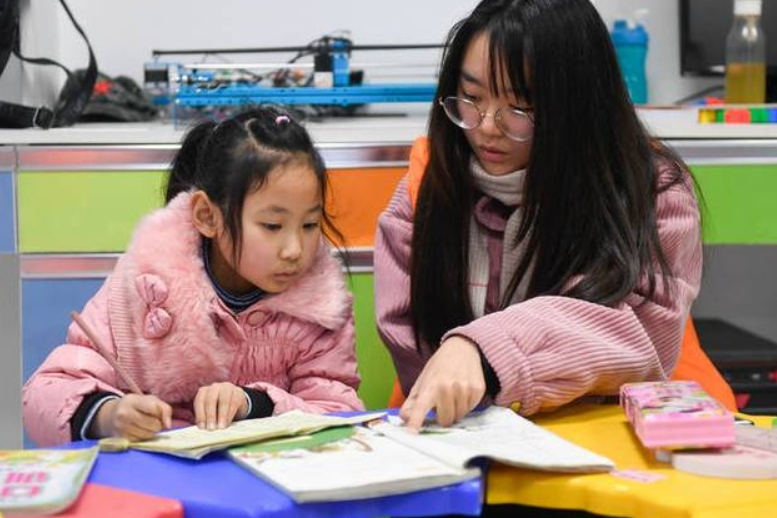 学霸|父母什么职业容易培养出学霸，工薪阶层成垫底，榜首在意料之中