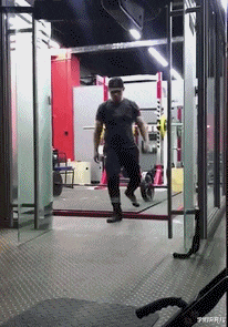 学姐说育儿|神回复:买了一双鸿星尔克,右脚磨脚怎么办?被这神评笑死了