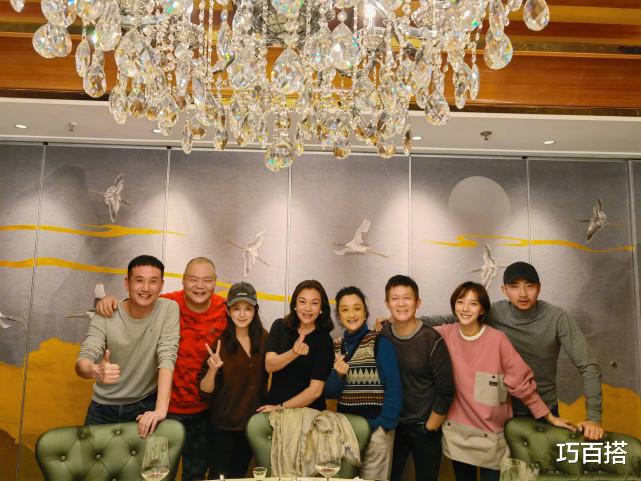 穿衣搭配|别再说王珞丹不会穿衣了！近期私服一套比一套美，保暖时尚全拿捏