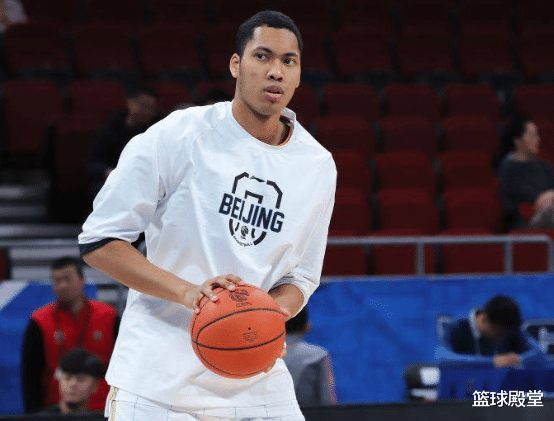 常林|北京输浙江！常林+2后卫+2内线毒瘤，白谛雷蒙遮羞布，范依铭伤退