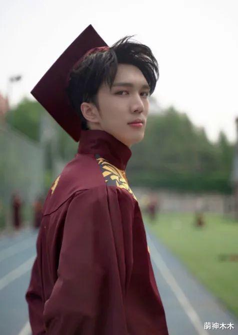 韩美娟|韩佩泉哭上热搜，被网友刷屏群嘲，他终于被自己“作”翻车了