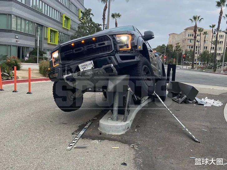 湖人队|惊魂！湖人球员出车祸！詹姆斯也出事了…