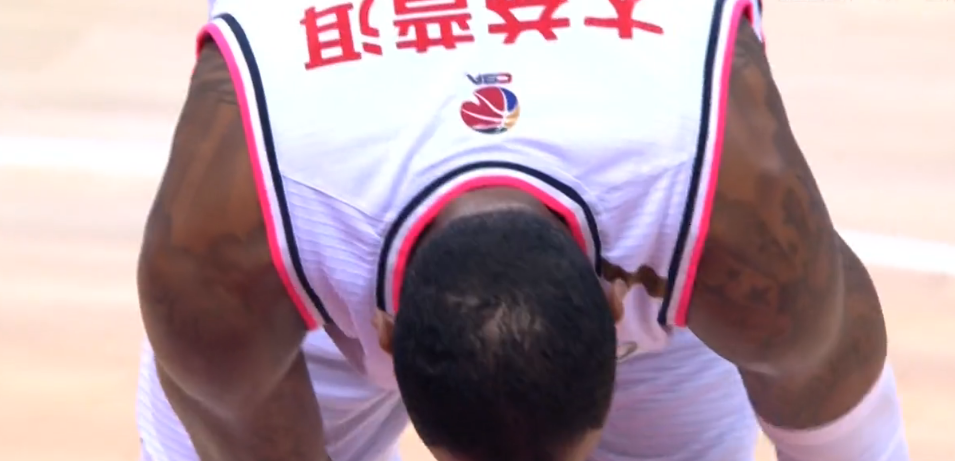 广东男篮|广东11冠,杜锋哽咽流泪!辽宁加时赛输球,辽篮美女球迷无奈落泪