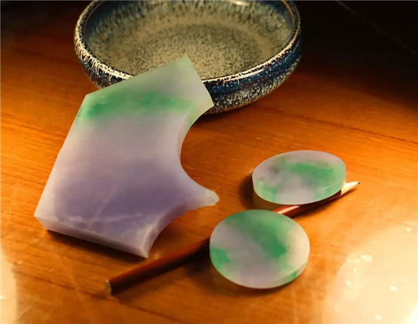哈轩翡翠|价值1亿的翡翠标王居然是帝王裂？最后的起货效果出乎意料
