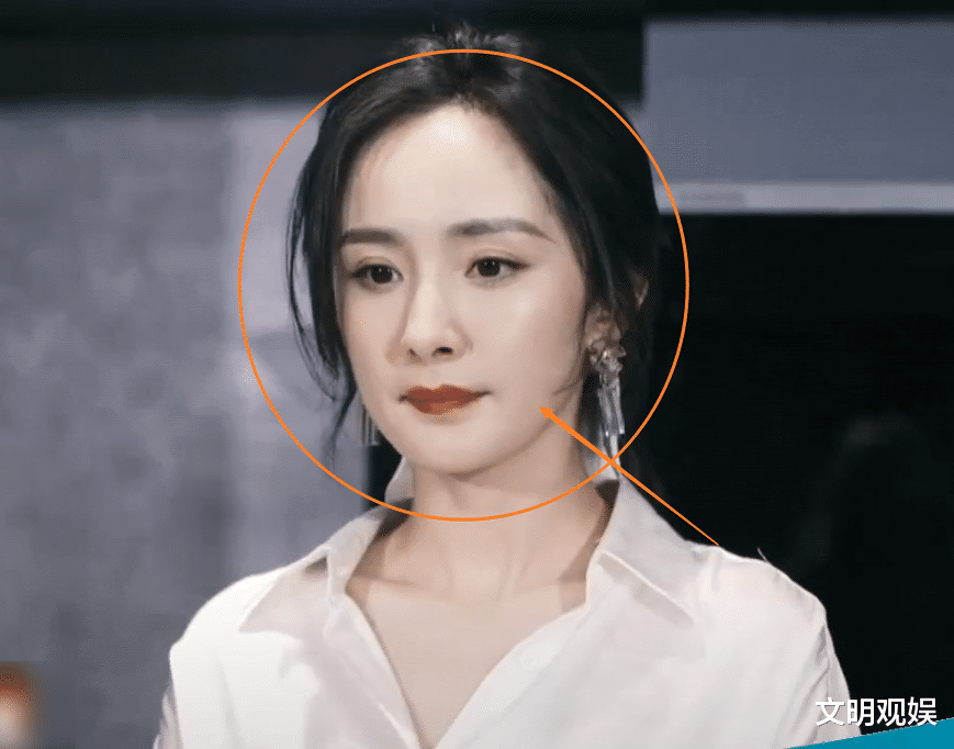 吴京|杨幂参加直播带货，却被不小心关掉美颜，真实状态过分引人注目