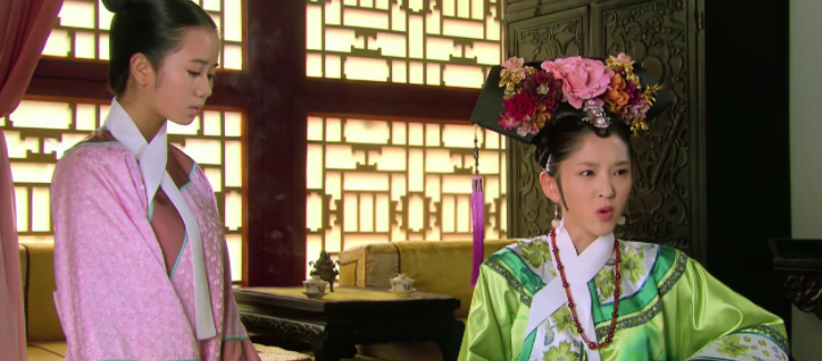 唐艺昕|10年前演《甄嬛传》,10年后露面《小敏家》,仍是熟悉的酒窝女神