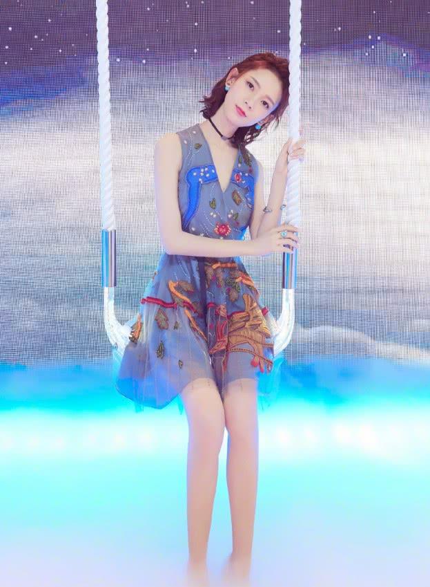 岳绮罗|曾饰演“岳绮罗”，如今一袭红裙美如仙女，这妆容太适合她了