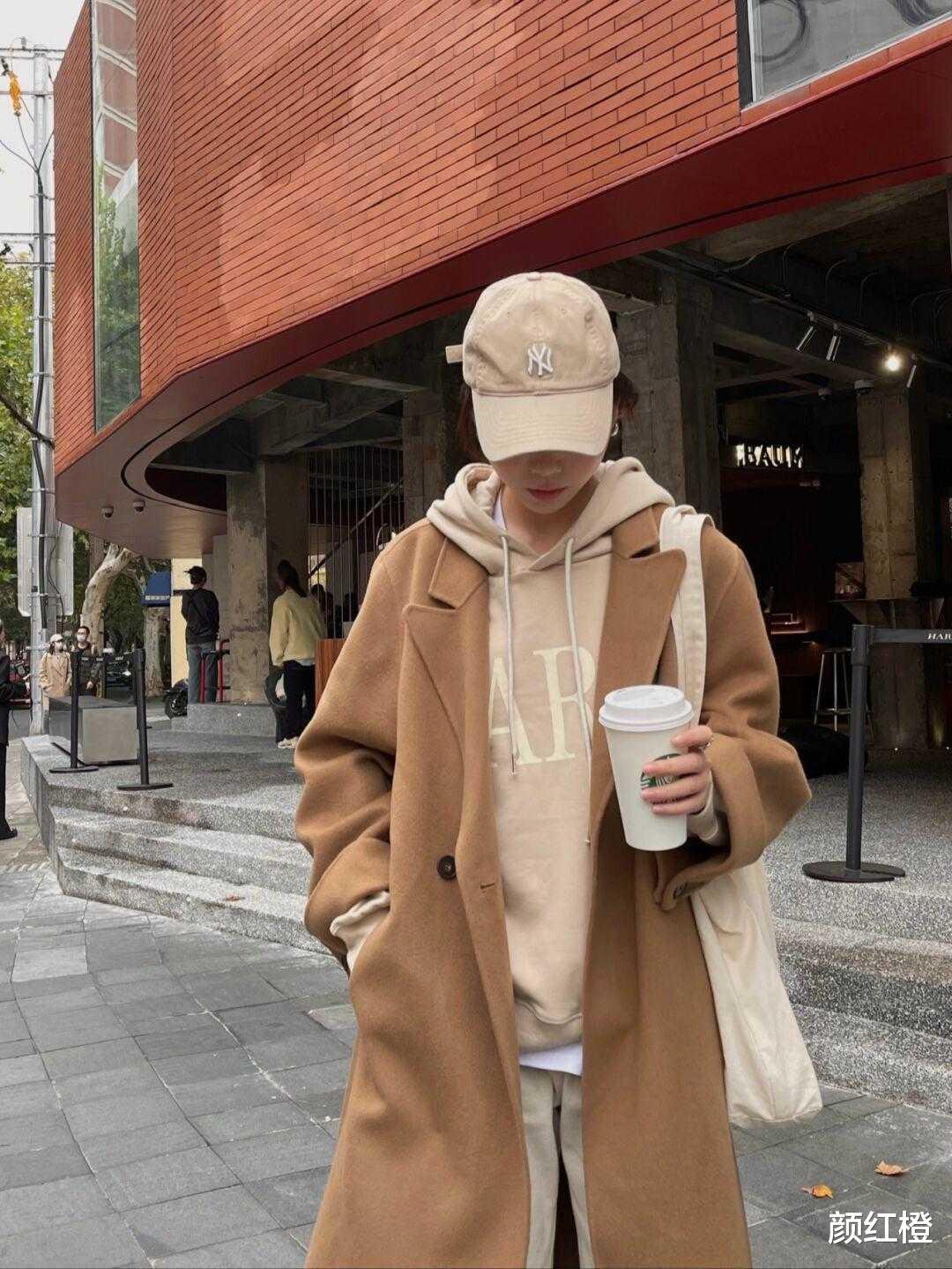 颜红橙 冬天大衣还得穿驼色，经典百搭又显气质，普通女生也能驾驭