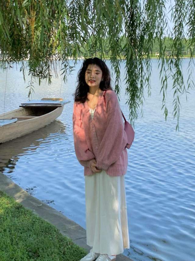 何有强 秋冬,脱下外套,你的造型如何搭配更洋气?这四件毛衣就是答案
