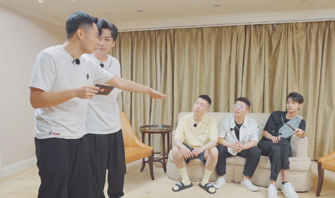 宁静|“四九一霄”科演员做游戏，秦霄贤玩嗨了，偶像包袱抛到脑后