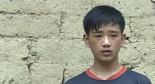 继父|山村孤儿707分上北大，捡废品为生，曾在3位父母坟前发誓好好学习