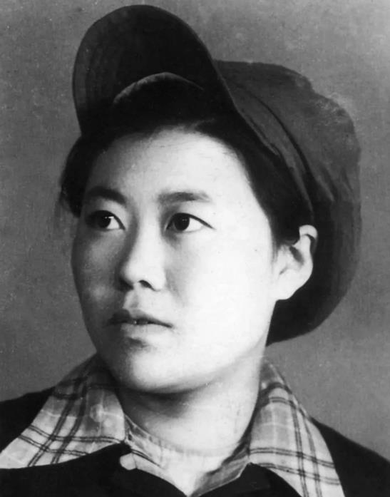 华为|她11岁嫁表哥，因长相漂亮被印人民币上，高寿90岁，一生传奇