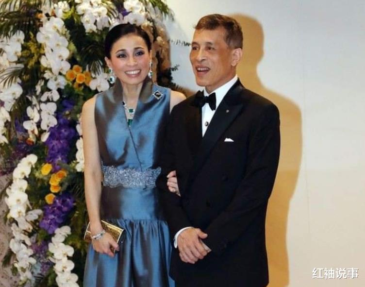 西拉米|皇家海报信息量大，西拉米和泰王组成CP，苏提达在角落似笑非笑