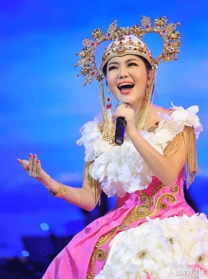 综艺节目|乌兰图雅：四次登上春晚，歌曲传唱度高，却没能留住自己爱的人