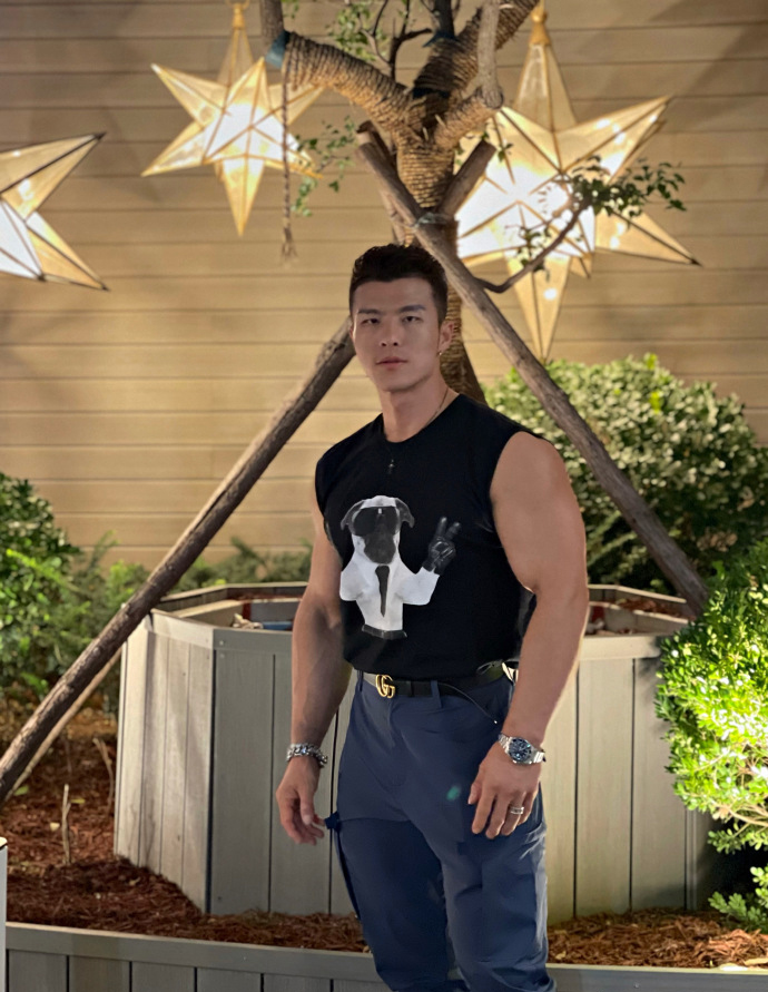 健身圈一哥|北京体育大学肌肉学霸，有颜有料有实力，腱子肉拉丝不在话下！