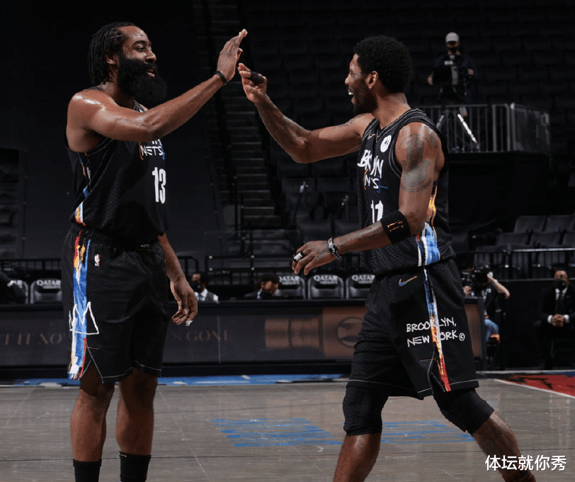 詹姆斯·哈登|最后6.9秒，歐文上籃不中，籃網替補席全炸裂了，誰注意哈登的舉動