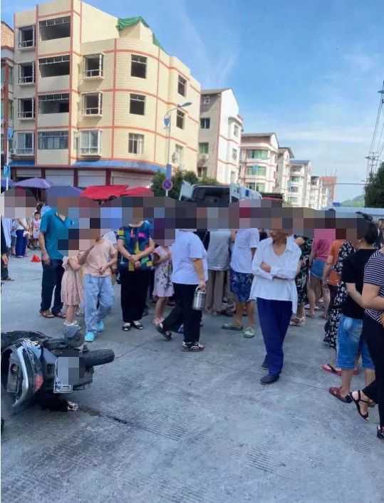 旺旺屋|南部一个路口发生车祸，一名孕妇受伤
