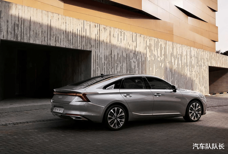 起亚汽车 起亚发飙了！旗舰轿跑气场碾压奔驰S级，看完价格，还考虑啥奥迪A6L