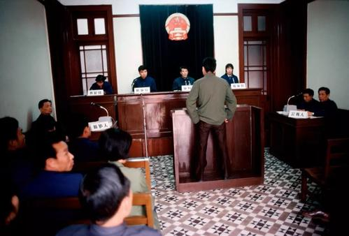 重组家庭的痛,继父对9岁继子下毒手!89年柳州7·25故意杀人案