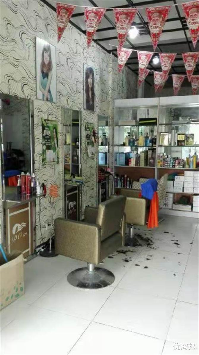 京东|不受电商影响的理发店生意每况愈下，“托尼”们都闲着没事干了！