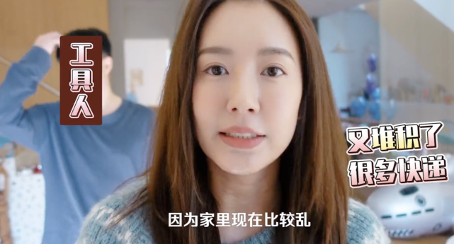 陈赫|陈赫陪俩女儿玩耍互动温馨，充当工具人任由女儿摆布，简直太宠溺