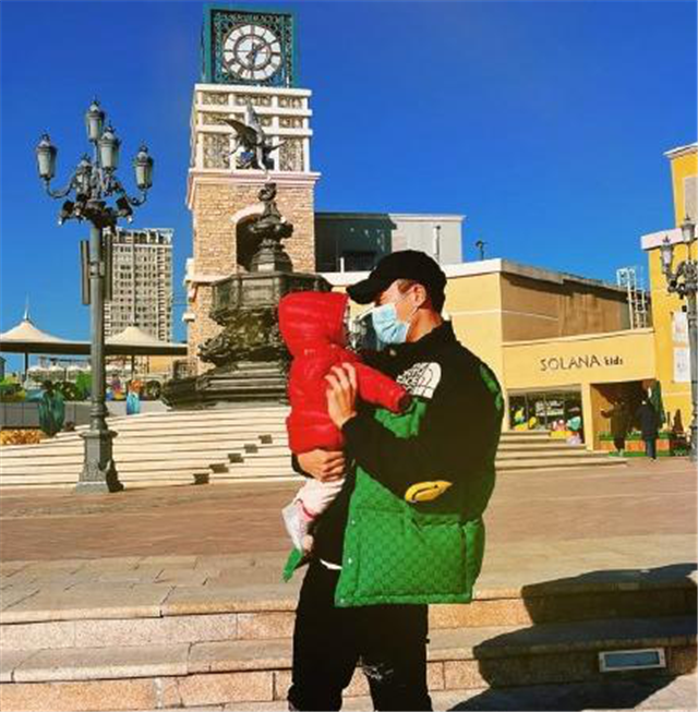 杜淳|杜淳晒全家出游照却引来网友恶评，怒回：恶毒的女人没好下场