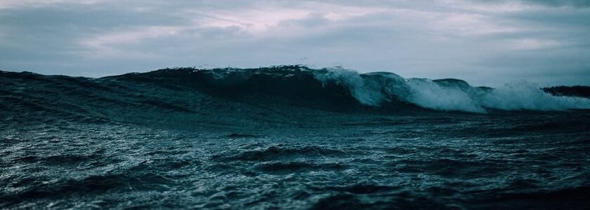 科学家 传说大海中有超级浪，见过的人都死了，科学家不信，直到有1天