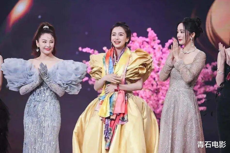 毛晓彤|2021红毯吸睛的12位女星，一个比一个性感，毛晓彤堪称纯欲天花板