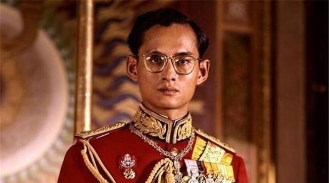 泰國王妃突然被廢，新冊封不到3個月，就被剝奪所有封號和軍銜-圖5