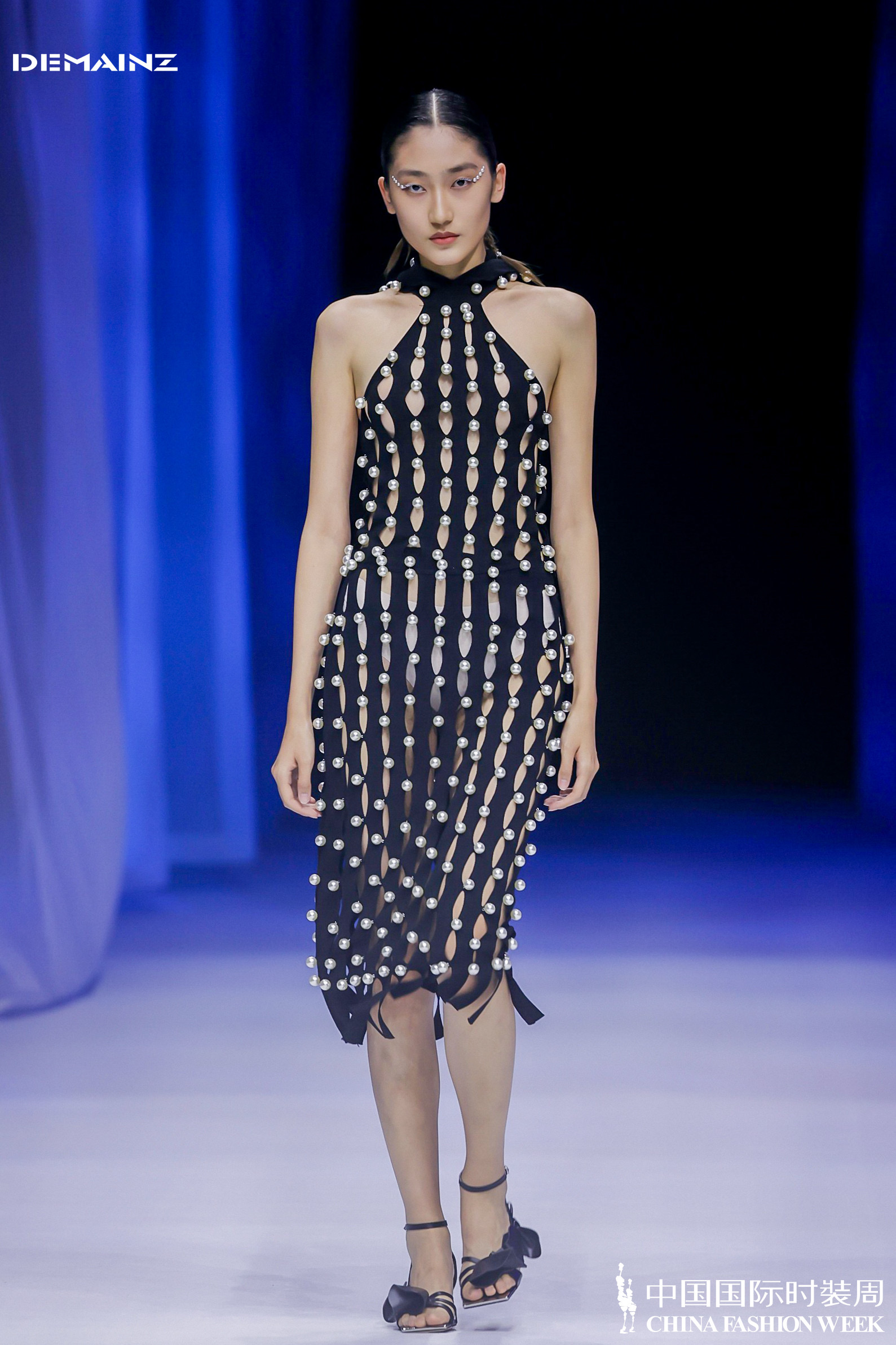 魔都时尚生活|陈志华·DEMAINZ地缦《幻醒》2022春夏时装周圆满发布|尚赋