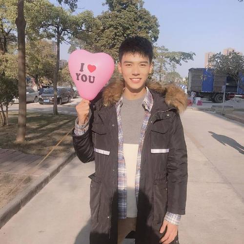 鹿晗|鹿晗：这是我18岁，杨洋：这是我18岁，龚俊：那我走