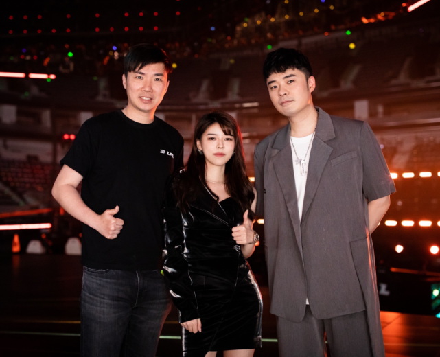 陈赫|沫子晒与老板陈赫合照，不小心暴露真实身高，粉丝：比陈赫矮一头