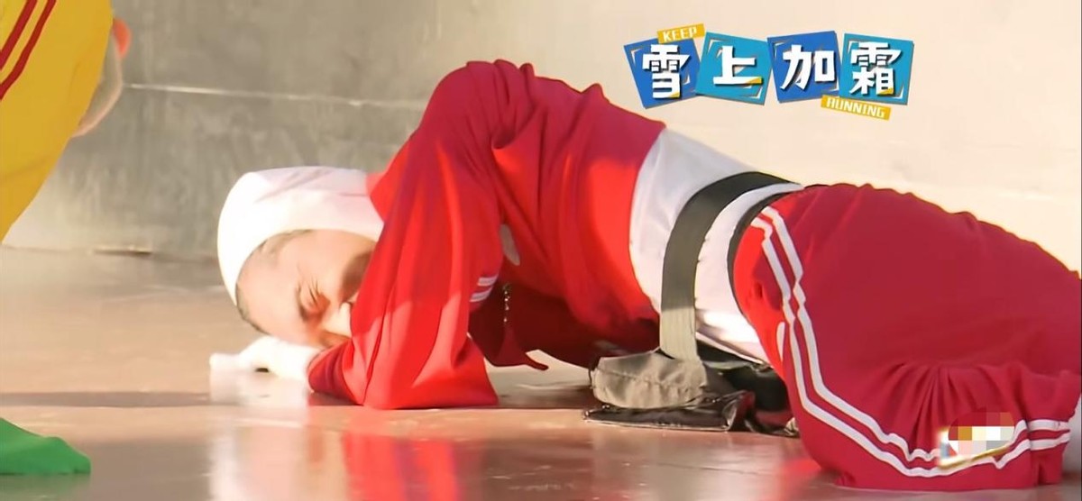 白梦妍|《跑男》收官，老秦鼻孔抢戏，裤子被粘掉，宋雨琦都不忍直视他