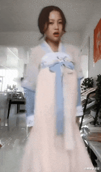 小琳解说星座|小姑娘你后面这是什么东西呢?自拍的时候还是长点心吧秘密都暴露了,哈哈哈哈