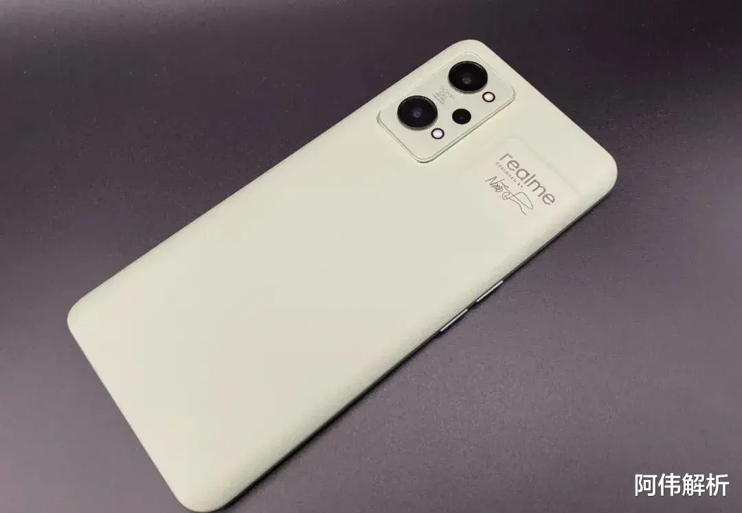 小米12|打完红米打小米,这款新机要干翻小米12?