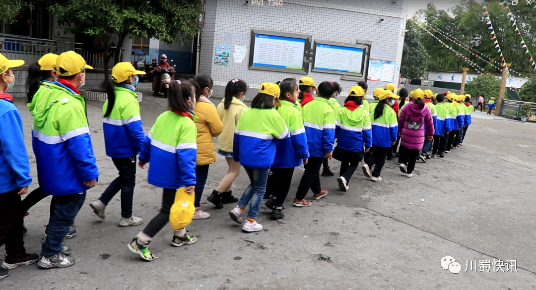 川蜀网 平昌二小  18年前的毕业照，还是那个少年！