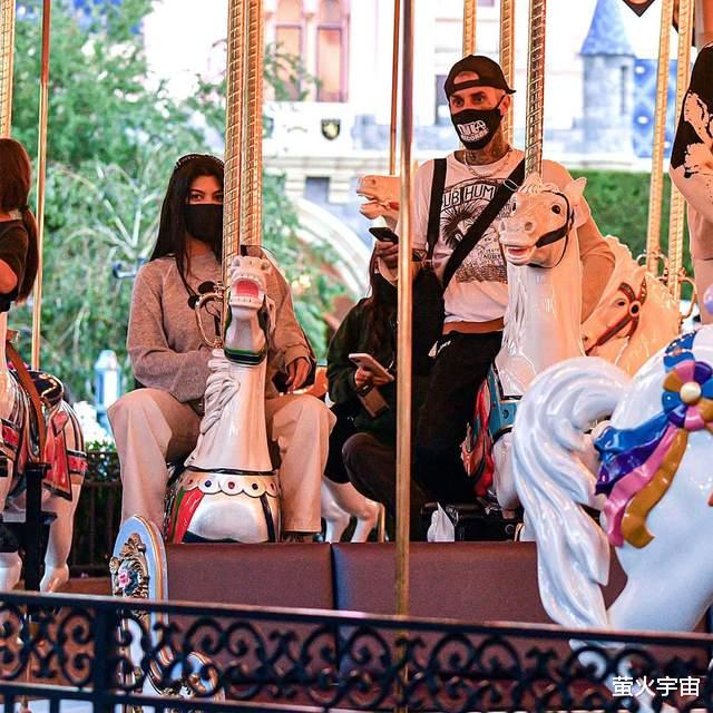 考特尼|卡戴珊家大姐考特尼暗示自己怀孕 以“另类”的婚姻生活为傲